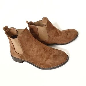 Cathy Jean|Chestnut Ankle Boots